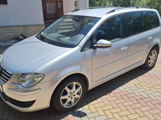 Volkswagen Touran foto 2