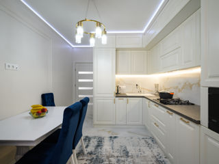 Bucătărie albă frezată în stil neoclasic foto 8