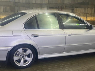 BMW 5 Series foto 4