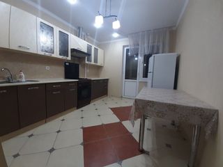 Apartament cu 2 camere 300 euro Riscanovca str. Kiev 16/6 foto 1