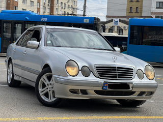 Mercedes E-Class foto 2