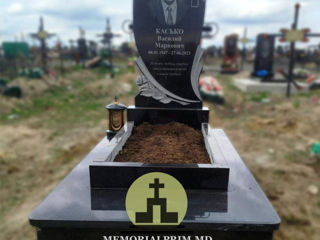 Monumente funerare din granit negru natural de la producator MemorialPrim.md foto 3