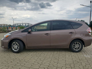 Toyota Prius v