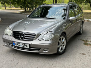 Mercedes C-Class foto 1