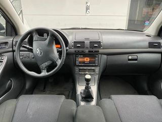 Toyota Avensis foto 4