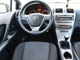 Toyota Avensis foto 5