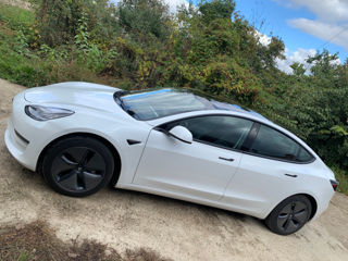 Tesla Model 3 foto 2