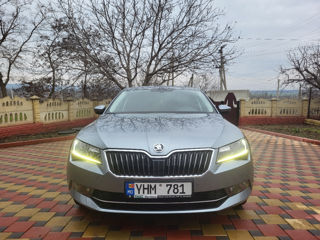 Skoda Superb foto 2