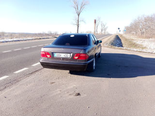 Mercedes E-Class foto 2