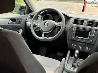 Volkswagen Jetta foto 7