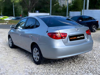 Hyundai Elantra foto 4