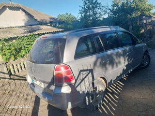 Opel Zafira foto 2