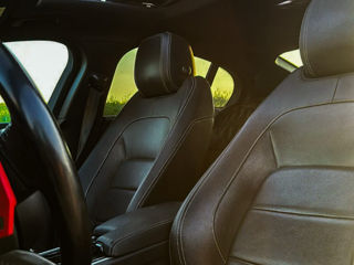 Jaguar XE фото 5