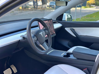 Tesla Model Y foto 9