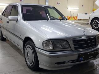 Mercedes C-Class foto 2