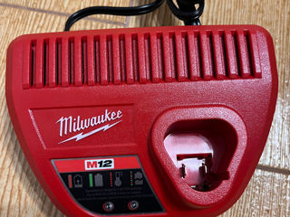 Incarcator Milwaukee M12