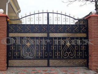 Copertine, porți,  balustrade,  garduri,gratii, uși metalice și alte confecții din fier .