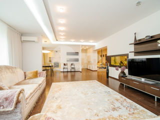 Apartament cu 3 camere, 150 m², Centru, Chișinău foto 1