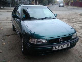 Opel Astra foto 1