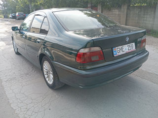 BMW 5 Series foto 2