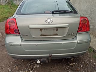 Toyota avensis foto 2