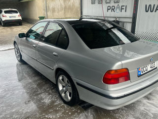 BMW 5 Series foto 6