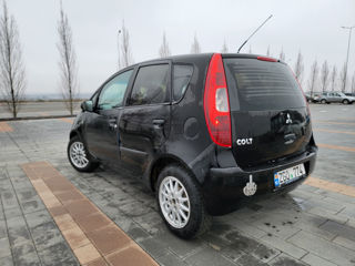 Mitsubishi Colt foto 2