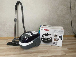 Aspirator puternic Bosch AquaWash & Clean