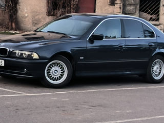 BMW 5 Series foto 4