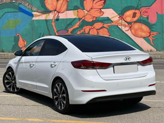 Hyundai Elantra foto 2