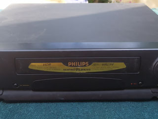 Видео магнитофон Philips.