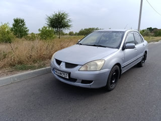 Mitsubishi Lancer foto 4