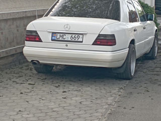 Mercedes Series (W124) foto 2