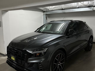 Audi RS Q8 foto 0