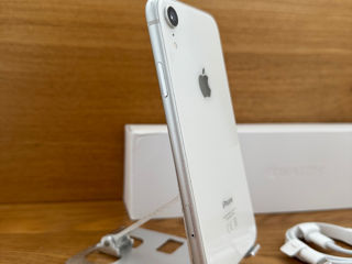 iPhone XR 128 ГБ foto 2