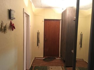 Vînd apartament cu 3 odăi si 2 garajuri în suburbia Chișinăului (Floreni)- 32000 € foto 5