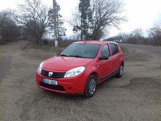 Dacia Sandero foto 1