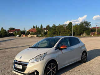 Peugeot 208 foto 6