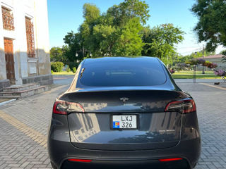 Tesla Model Y foto 5