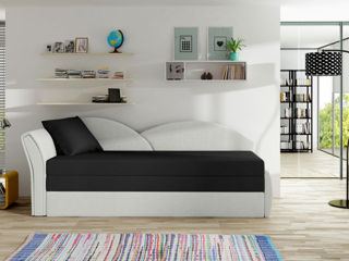 Canapea confortabilă cu un material plăcut
