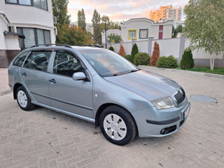 Skoda Fabia foto 2