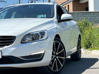 Volvo V60 foto 2