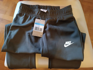 Costum sportiv Nike foto 2