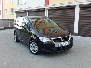 Volkswagen Touran foto 2