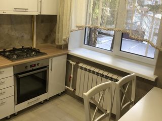 Apartament cu 2 camere, 70 m², Buiucani, Chișinău foto 2