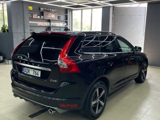 Volvo XC60 фото 2
