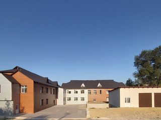 Orhei satul Cișmea  complex de garaje. foto 4