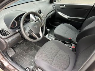 Hyundai Accent foto 8