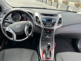 Hyundai Elantra foto 7