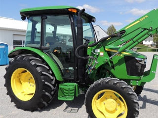 Vand tractor John Deere 5055E foto 4